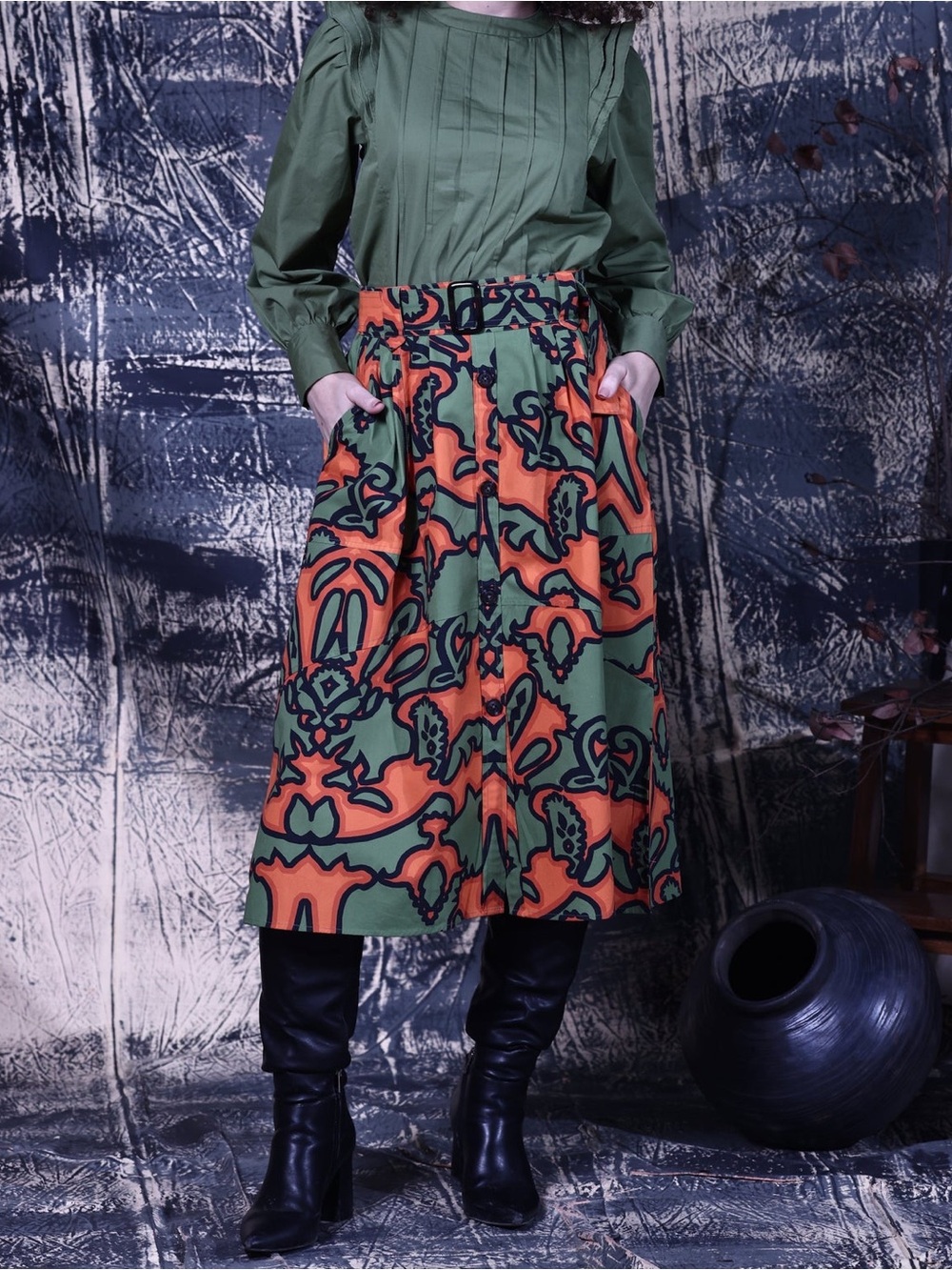 MAUDE VIVANTE ORNAMENTAL KIRA MIDI SKIRT in Outline Florals Women's Medium
